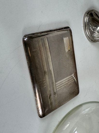 Silver-plated metal lot including :
- a glass...