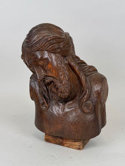 School, 20th century.
Christ.
Carved oak...