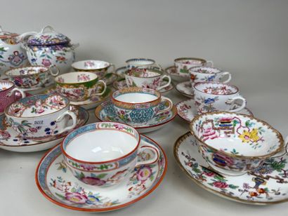 MINTON and others. Important collection of...