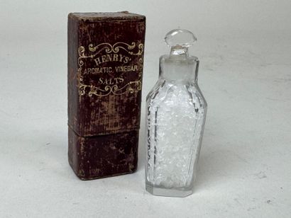 HARRY'S.
Small faceted crystal salt flask.
Presented...