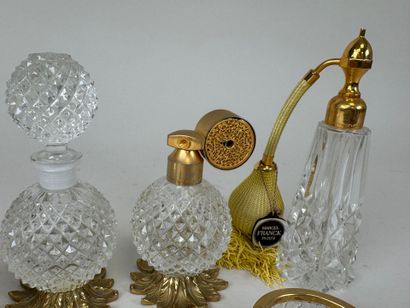 Marcel FRANCK à Paris.
Nécessaire de toilette...