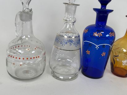 Six carafons ou carafes certaines partiellement...
