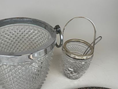 Lot en métal argenté et verre comprenant...