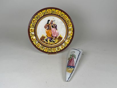 HENRIOT QUIMPER.
Assiette décorative en faïence...