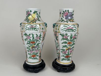 CHINE, XXe.
Paire de vases en porcelaine...