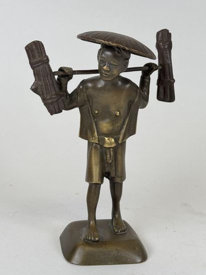 VIETNAM, 20th century.
The bearer.
Patinated...