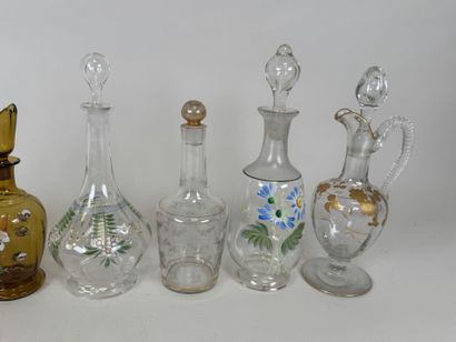 Six carafons ou carafes certaines partiellement...
