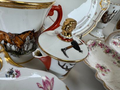 Important lot of polychrome and gold porcelain...