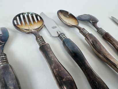 Set of 9 ivory and metal fruit knives, silver...