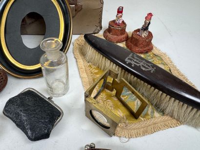 Important lot of display items including...