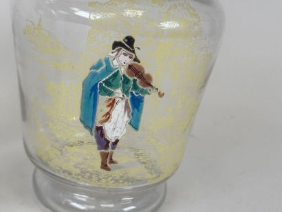 Deux carafes en verre à décor émaillé et...