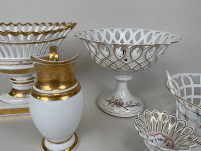 Lot en porcelaine polychrome comprenant deux...