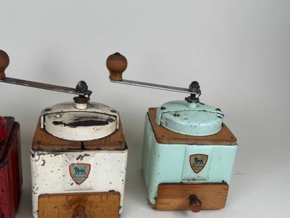 PEUGEOT Frères.
Trois moulins en bois et...