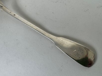 Louche en argent, modèle à filets, le revers...