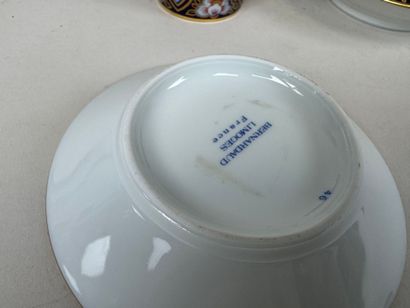 Lot en porcelaine comprenant :
- Porcelaine...