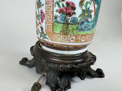 ASIA, 20th century.
Polychrome porcelain...