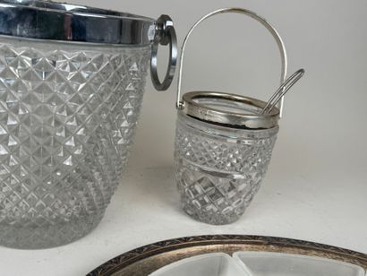 Lot en métal argenté et verre comprenant...