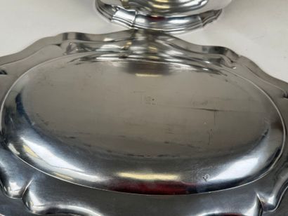 Les Étains du Manoir.
Grande soupière et...