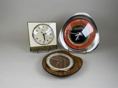JAZ - VEDETTE - GREENWICH.
Trois pendules...
