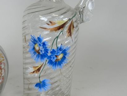 Deux carafes en verre à décor émaillé et...