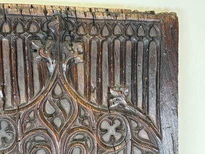 Panneau de meuble en chêne mouluré et sculpté...
