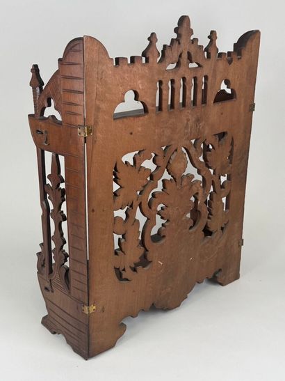 Small shelf in molded and carved wood with...