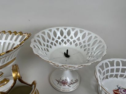 Lot en porcelaine polychrome comprenant deux...