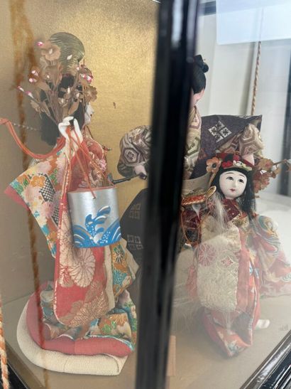 JAPON, XXe.
Diorama en bois laqué et verre...