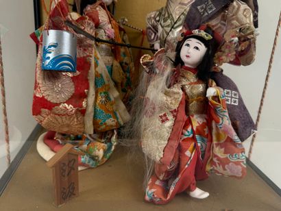 JAPON, XXe.
Diorama en bois laqué et verre...