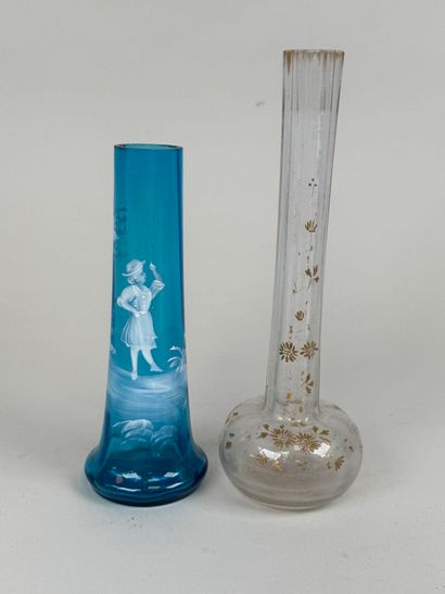 Deux vases soliflores émaillés dont un teinté...