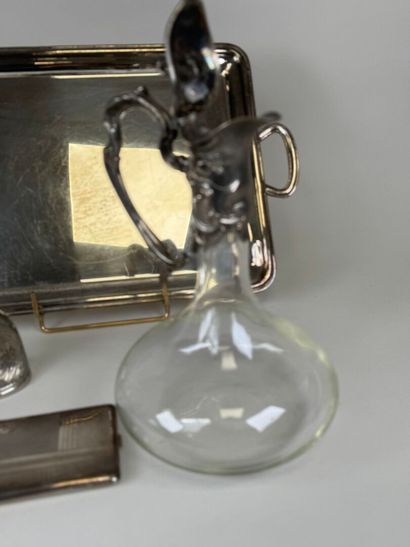Silver-plated metal lot including :
- a glass...
