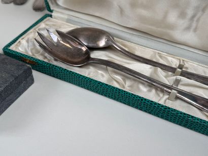 Partie de ménagère en métal argenté, modèle...