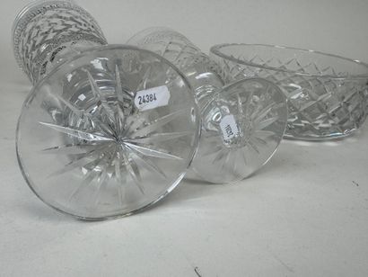 Lot en cristal taillé comprenant une coupe...