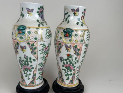 CHINE, XXe.
Paire de vases en porcelaine...