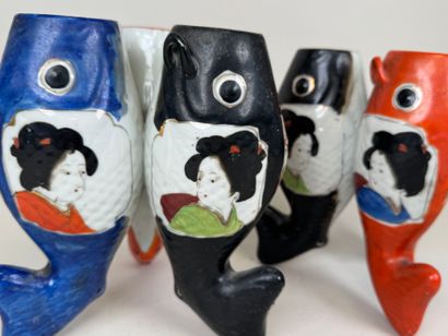 JAPON, XXe.
Paire de pique-fleurs en porcelaine...