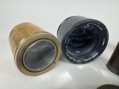 Lot d'objets de vitrine comprenant :
- une...