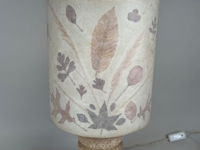 Lampe en pierre reconstituée, l'abat-jour...
