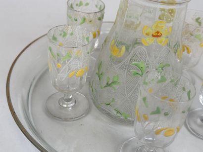 Service à liqueur en verre émaillé décoré...