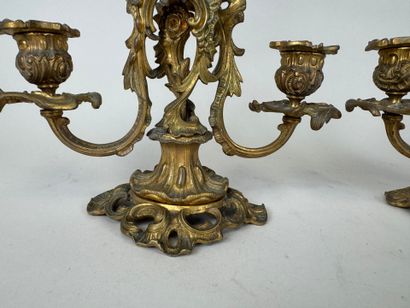 Paire de candélabres en bronze à trois bras...