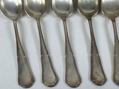 Suite de 11 petites cuillères en métal argenté,...
