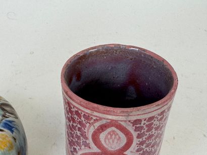 ALGERIE, XXe. 
Vase rouleau en céramique...