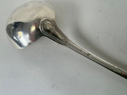 Louche en argent, modèle à filets, le revers...