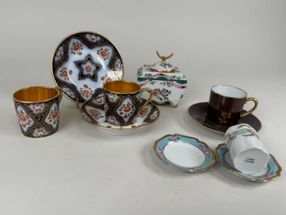 Lot en porcelaine comprenant :
- Porcelaine...