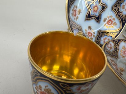 Lot en porcelaine comprenant :
- Porcelaine...