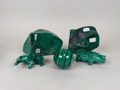 Two free-form malachite receptacles.
5 x...