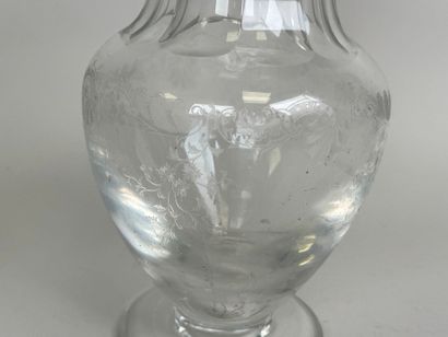 SAINT LOUIS.
Vase balustre en cristal moulé...