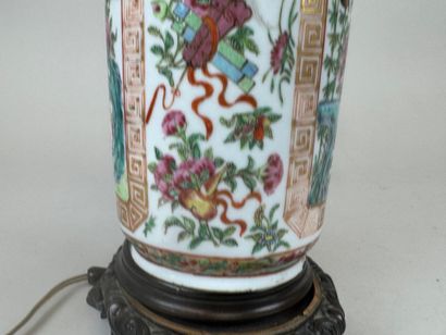 ASIA, 20th century.
Polychrome porcelain...