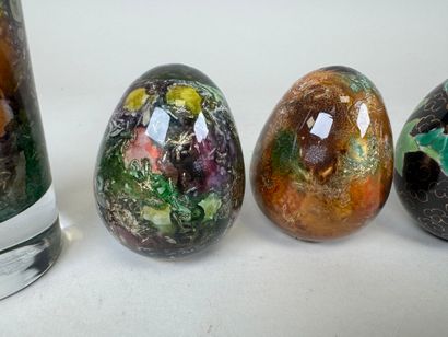 Set includes:
FINE LAQUER.
- a cylindrical...
