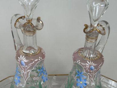 Service à liqueur en verre émaillé décoré...