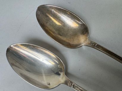 Deux cuillères à entremets en argent à décor...